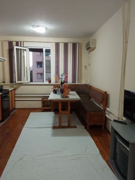 Кушбеги бошликда йул буйида жойлашган квартира кизлар учун.ф