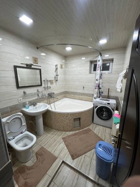 Аренда 4 комнатная квартира <br />
М. Улугбекский район <br 