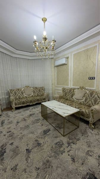 Отличное расположение дома - всё рядом - много магазинов, Це