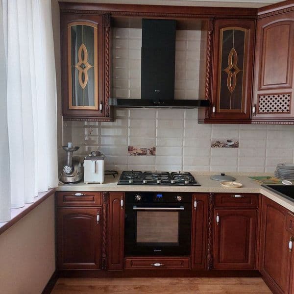 Аренда  Мирабадский р-н <br />
Гостиница России   4/2/4 кирп