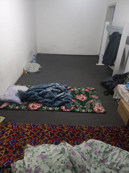 Sharoitlari bor, kir mashina, xolodelnik, gaz plita, dush ho