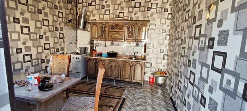 Bitta xonasi 2000000 som<br />
Gaz svet hammasi ichida