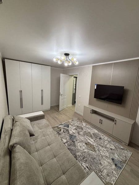 Чиланзар 1-квартал 1- комнатная 3этаж 4этажного дома балкон 