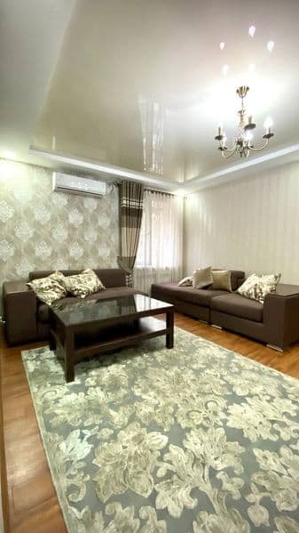 Сдается 1 переделанная в 2 комнатную квартира в самом центре