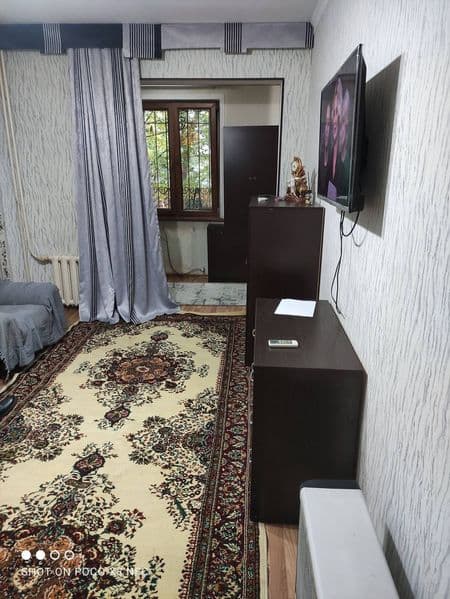 Юнусабад -15<br />
1 комнатная квартира <br />
1Й этаж <br /