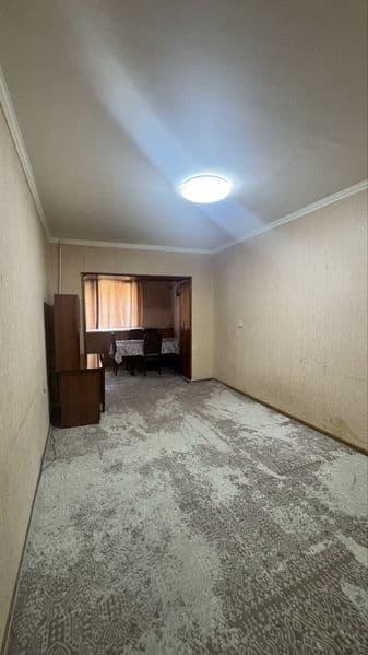 Срочно Сдается трехкомнатне квартира на первом этаже ориенти