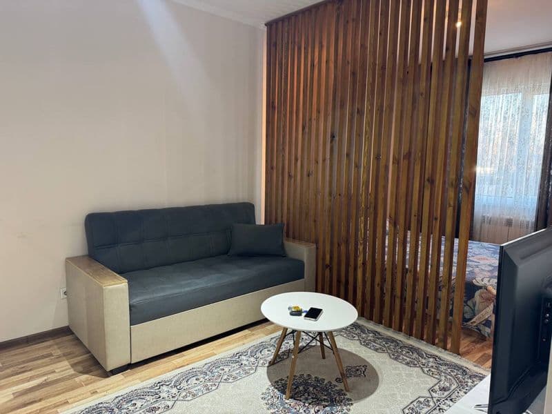 Отличное расположение дома - всё рядом - много магазинов, Це