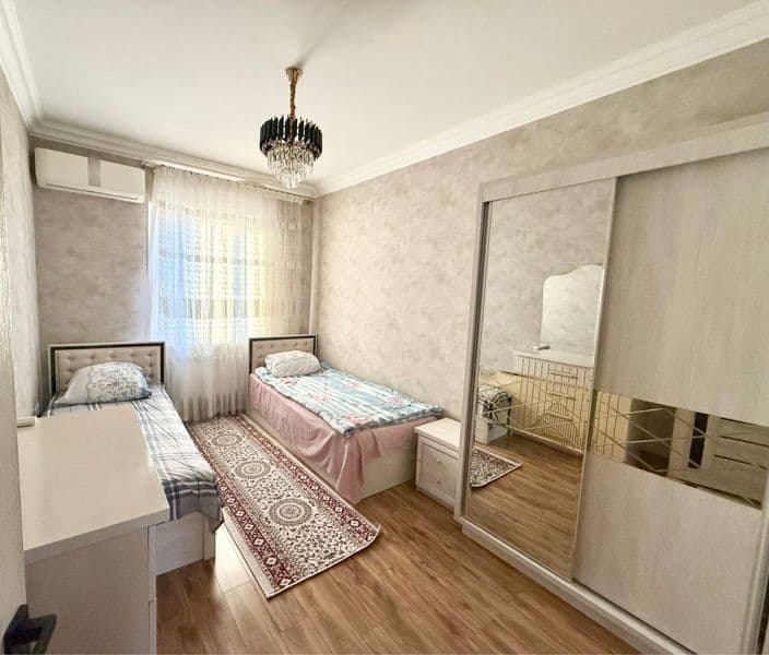 Отличное расположение дома - всё рядом - много магазинов, Це — фото 4