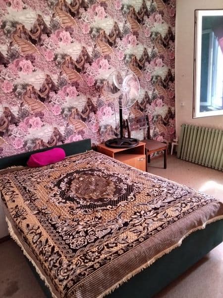 Сдается комната,в шаговой доступности метро,чисто,уютно,стир