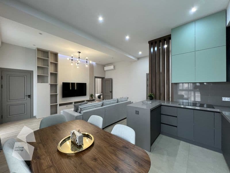 Укомплектованная квартира с двумя балконами, откуда открываю — фото 2