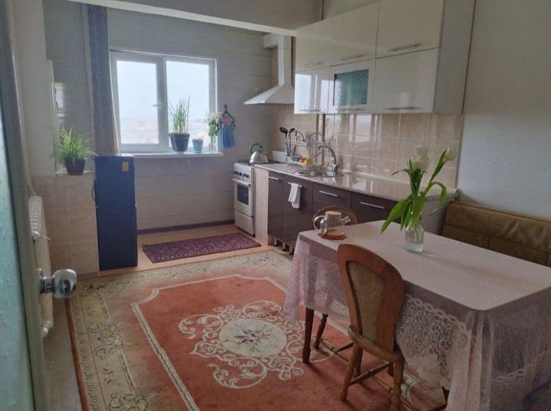 Bektemir tumani qoyliq bozori oldida studentlar va oilalilar — фото 2