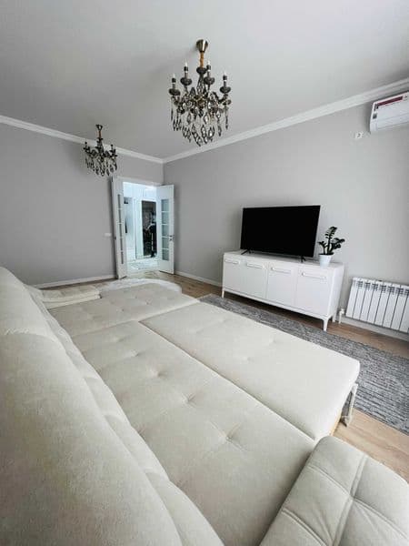 Сдается квартира 3/2/9 на Садыка Азимова. Звоните, есть мног