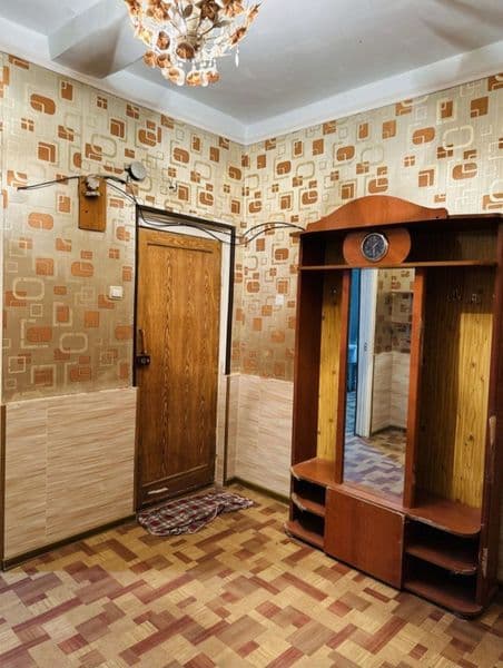 Бектемир Водникда<br />
2 хона 4 этаж 300$<br />
Жихозлари б