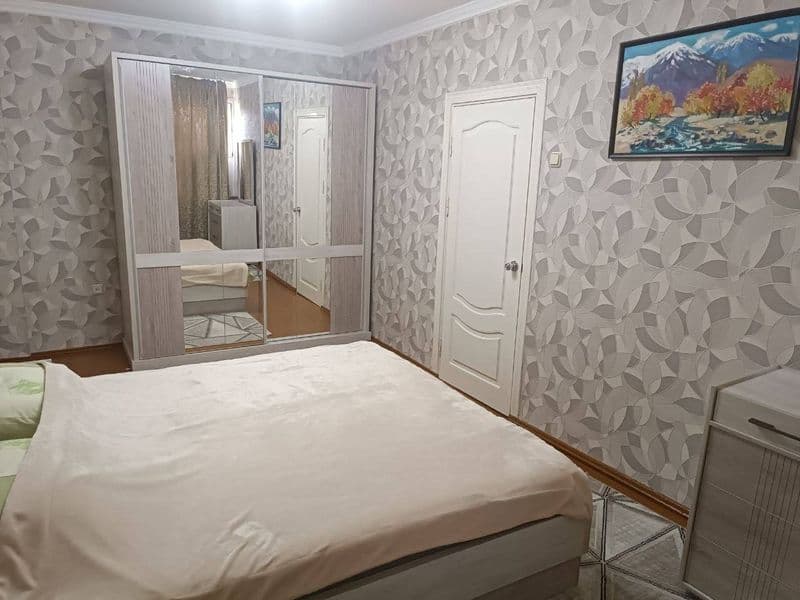 Мирабад район <br />
Ор-р метро Ойбек<br />
4 комнатная <br 