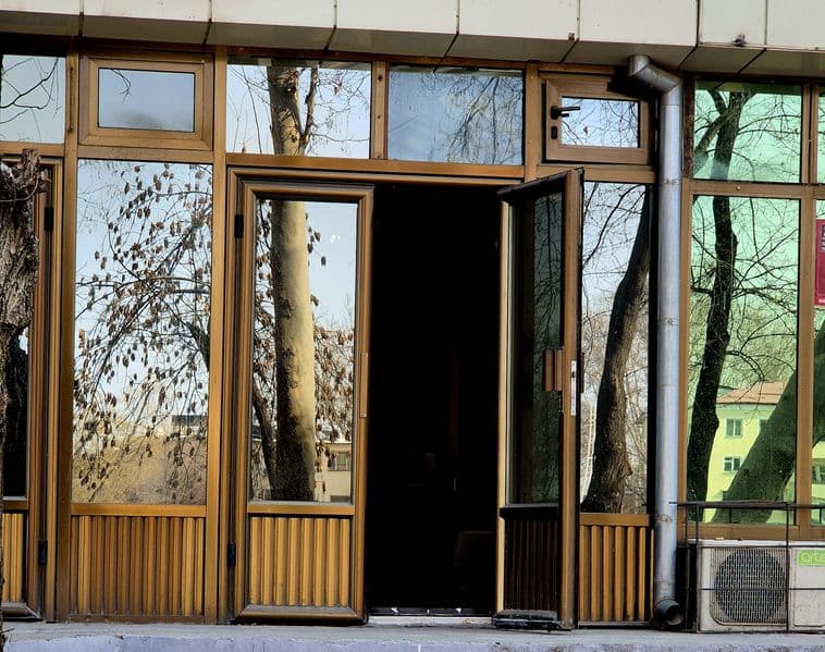 Сдаётся офис, площадью 30 кв.м. <br />
Отдельный вход, сан у