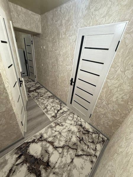 Фархадский перекрестокда 3 хонали квартира ижарага берилади. — фото 2