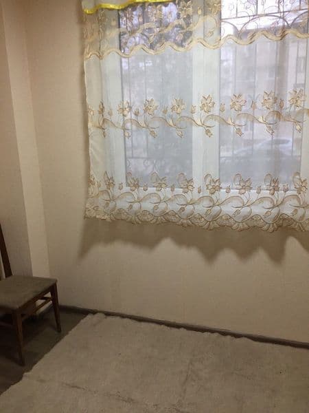 сергели  5метро бекати олдида  1хонали  <br />
200 доллар пу