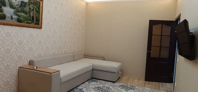 Сдается квартира на Чиланзаре 8 квартал ориентир ЗАГС рядом<