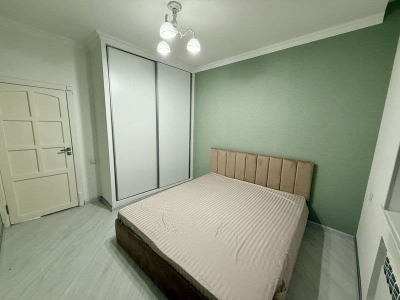 Хоналар сони: 2<br />
Умумий майдони: 70 м²<br />
Қават: 2<b