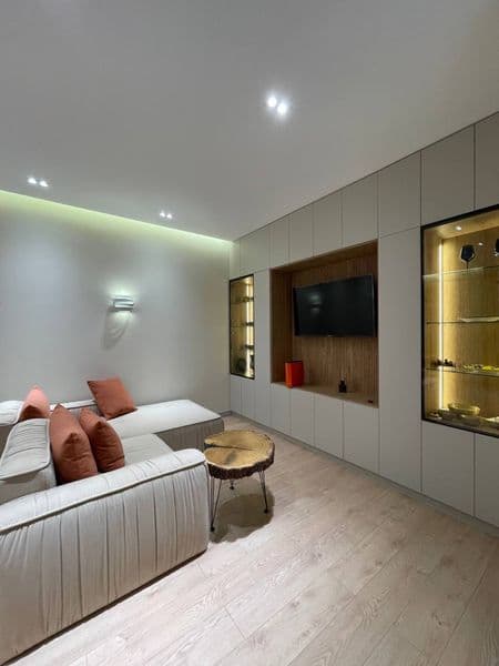 Элитный апартамент<br />
Район: Шайхантахур <br />
2/7/8<br 