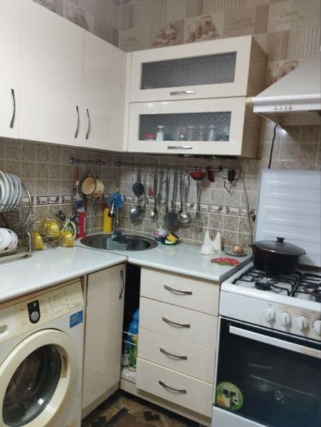 Сдаётся однокомнатная квартира переделанная в двух комнатную