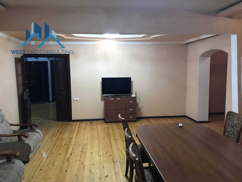 Дом Банковский в центре города, улица Мирабад, напротив Mira — фото 5