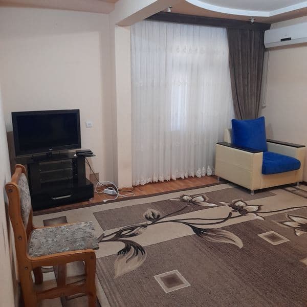 Аренда метро беруни 2.хонали метро олдида оилага ижарага бер