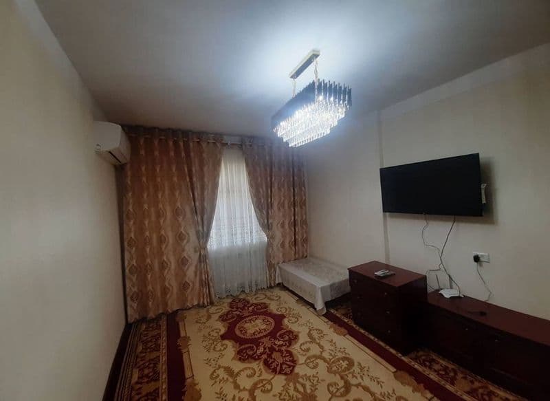 Sergeli tumani <br />
Metro 2 bekat<br />
2/3/7<br />
45m2<b