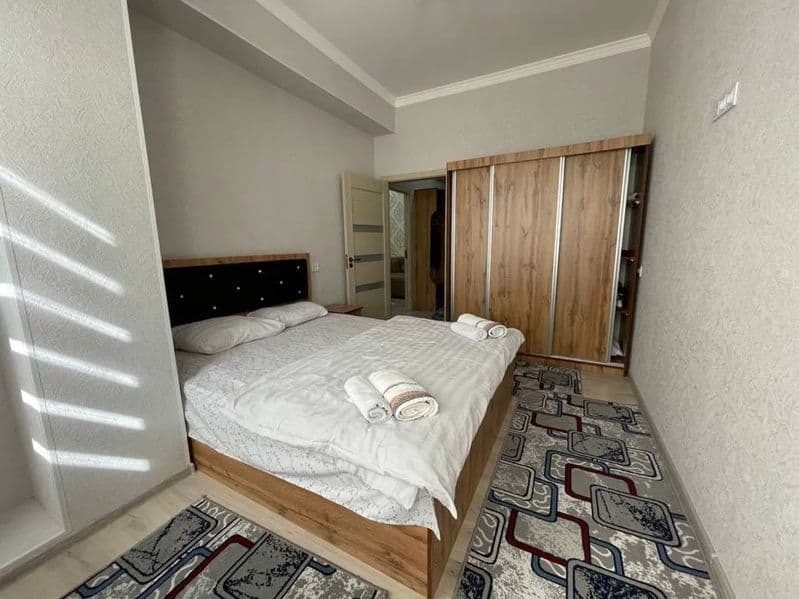 Чилонзор тумани Новзада 2хонали квартира ижарага берилади.<b