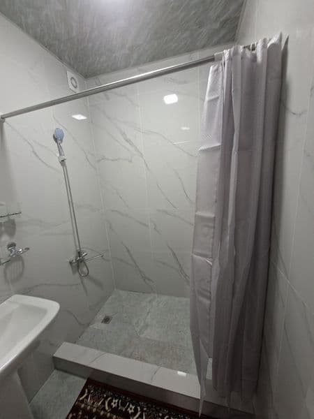 Ижарага берилади 1 хона 1 чи этаж оилага 400$.  Боллага 500$ — фото 2