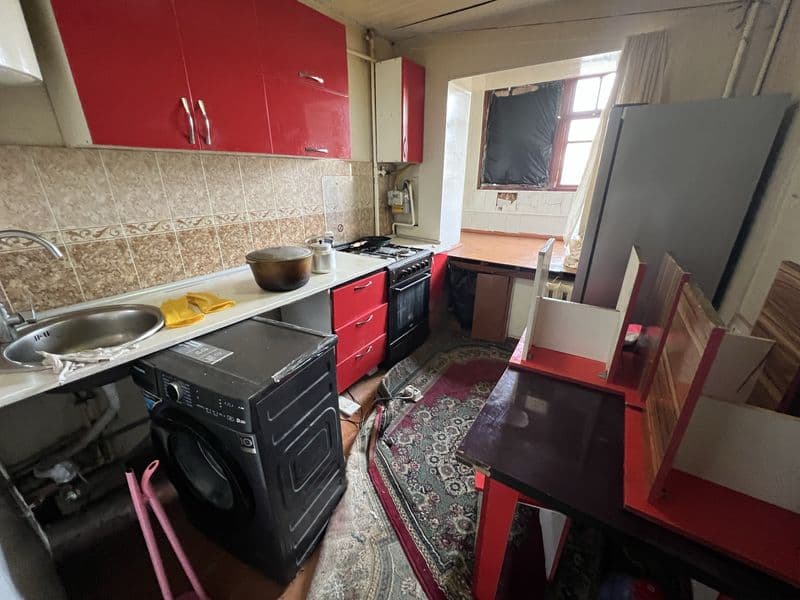 Срочно сдам квартиру взади института сампи юнусабадский райо