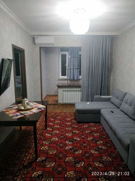 Ikki xonali kvartira sokin, turar-joy markazida bir, ko'pi b