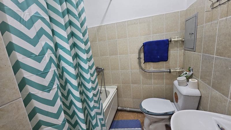 Квартира чистая с ремонтом мебель, техника новая сдаётся сем — фото 3