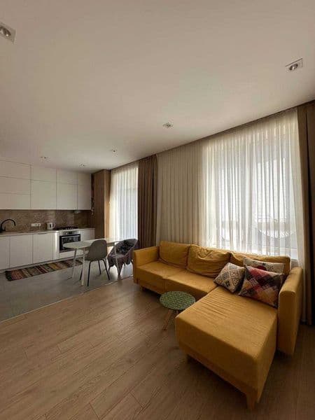 • Район: Мирабад<br />
• ЖК: NRG Oybek<br />
• Комнат: 2<br 