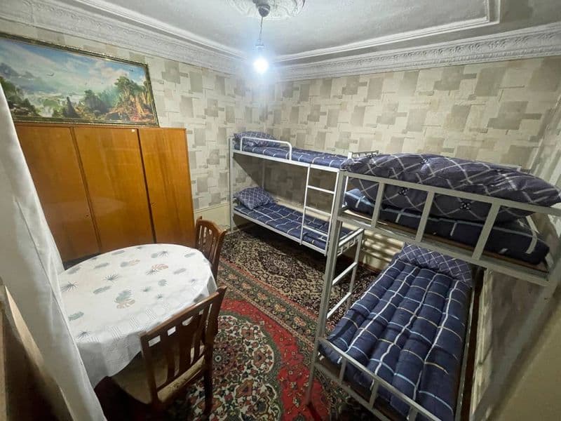 Kvartira qizlarga beriladi. Hamma sharoitlari bor. Yunusobod