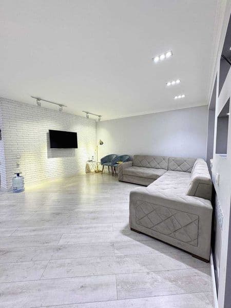 Район: Мирабадский<br />
Адрес: Айбек<br />
Ориентир: Посоль