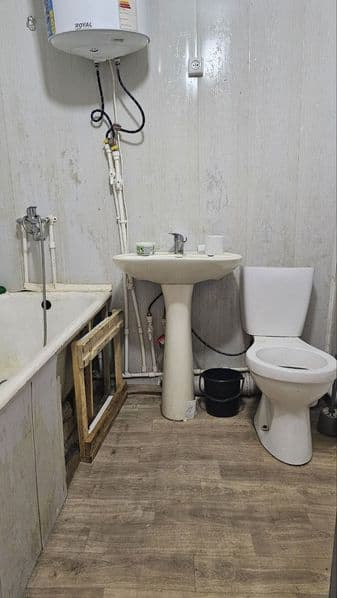 Сдаётся 1/4/4 <br />
В бывшем общежитие <br />
С удобствами  — фото 4