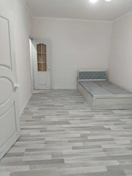 2-х комнатная квартира<br />
3-й этаж<br />
4-х этажный дом<