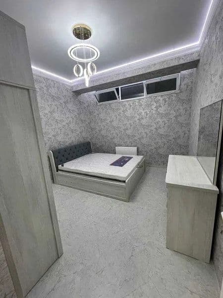 Yakksaroyda ijaraga beriladi 2 xonali etajda ayraportga yaqn