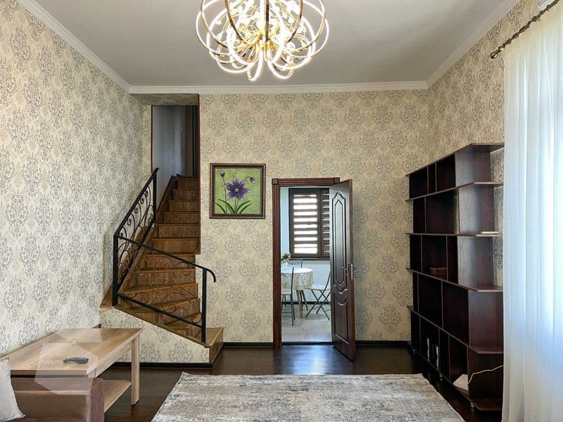 Теплая квартира на Ойбеке<br />
Закрытый зеленый двор, свобо — фото 4