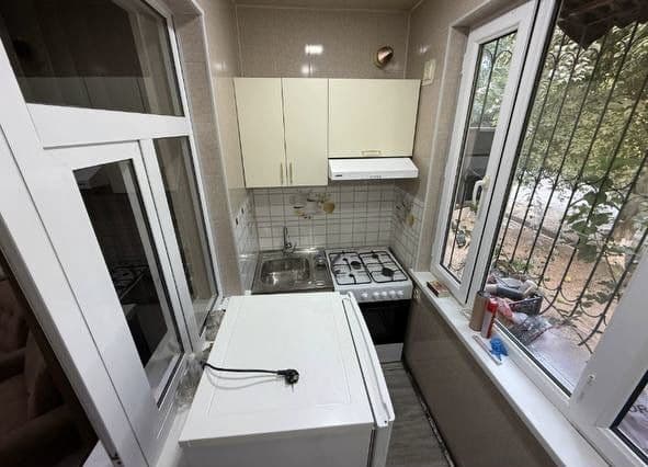 16- квартал. 1/2 переделанный 4 х этажка 1 й этаж. Новый све — фото 5