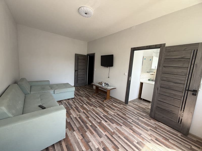 квартире имеется все необходимое мебель и техника для комфор