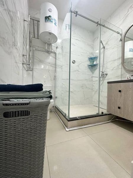 Отличное расположение дома - всё рядом - много магазинов, Це — фото 5