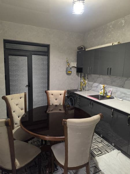 Срочно сдам 2 комнатную квартиру <br />
2 xonali uy ijaraga 