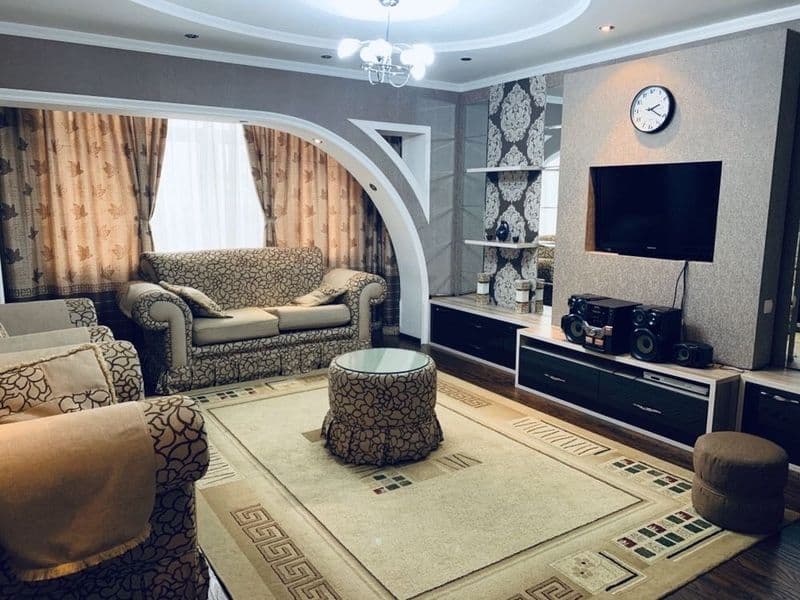 Ул Чехова 2 х комнатная <br />
<br />
С евро ремонтом мебель