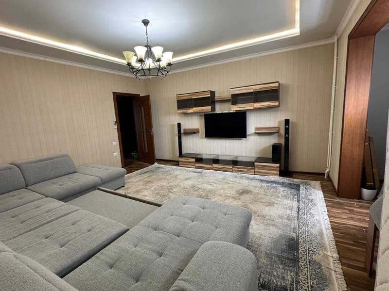 Аренда долгосрочная <br />
Ц-13, Лабзак<br />
3х комнатная<b — фото 2