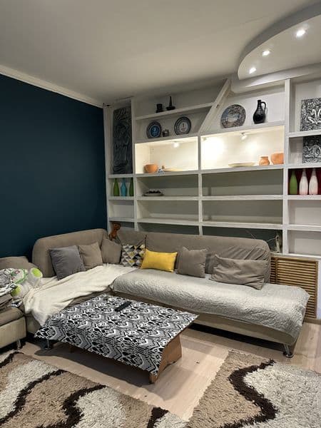 3 xonali uyni alohida xonasiga 1 ta va zaliga 2 ta qiz olina