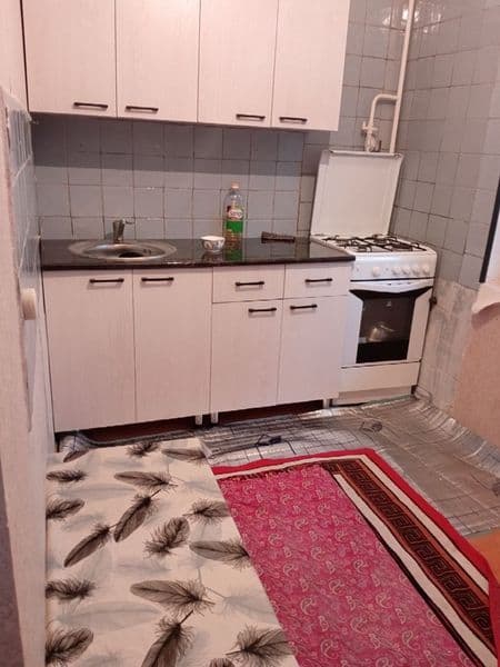 Расположено середине массива  ближе  корзинка с обстановкой 