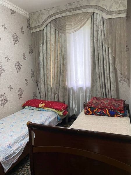 3 xonali uy, yosh oila bilan. Yosh bola yoʻq. 2 ta qiz kerak