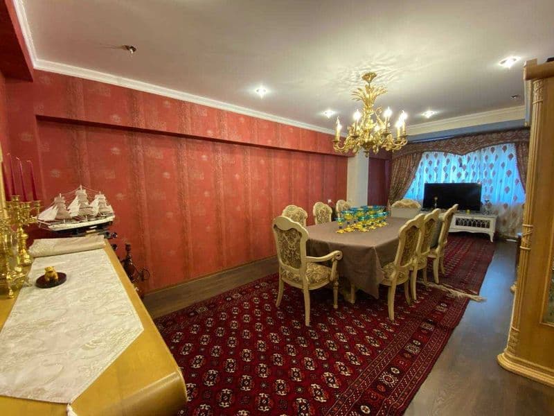 Сдаю свою квартиру Метро Космонавты 4 ком 4 этаж 130 кв <br 